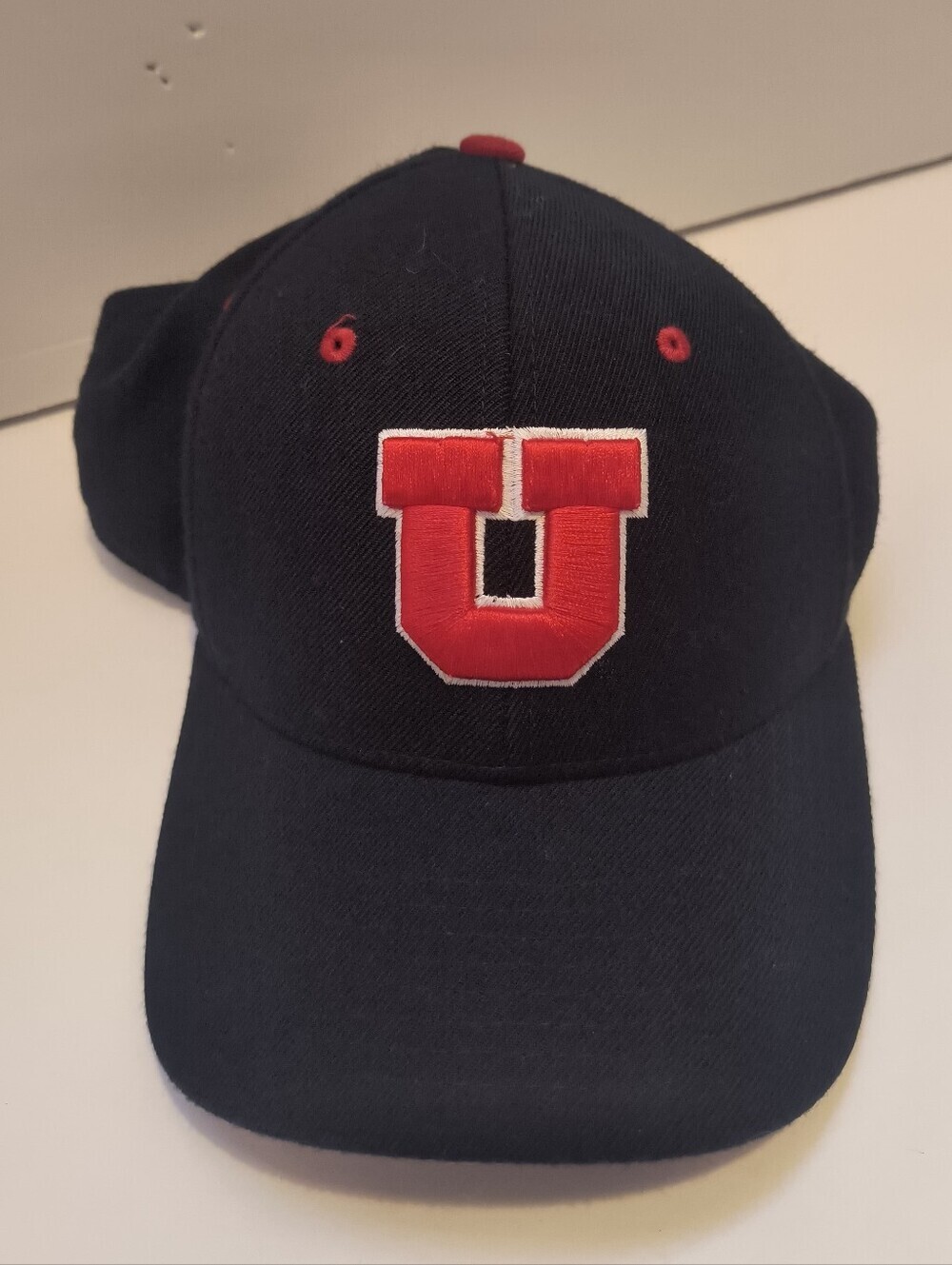 University of Utah Utes Zephyr Fitted Hat Cap 7 1/8 Drum Feather NCAA College